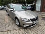 Skoda Octavia Combi Solution Autom 1 Hand - Skoda Octavia Gebrauchtwagen in Stuttgart