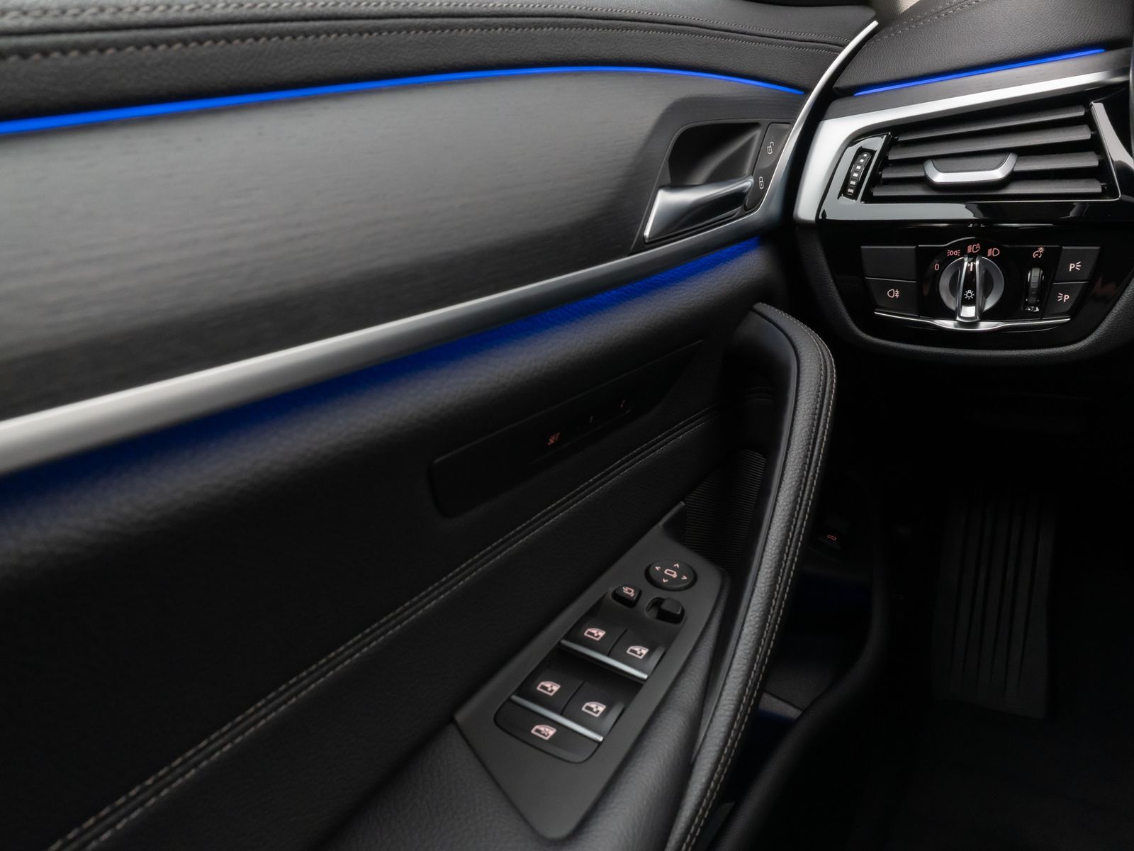 Fahrzeugabbildung BMW 520d Luxury Line Kamera DAB AHK Fernlichtassist