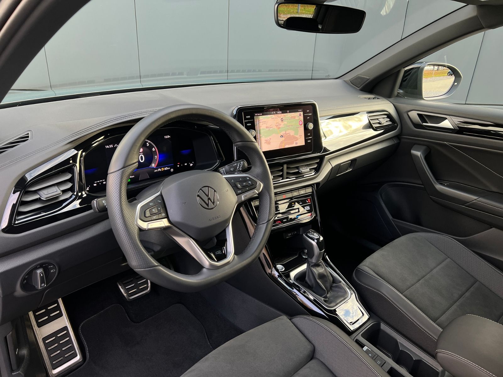 Fahrzeugabbildung Volkswagen T-Roc R-Line 1.5 TSI DSG *AHK, LED, Black Style,