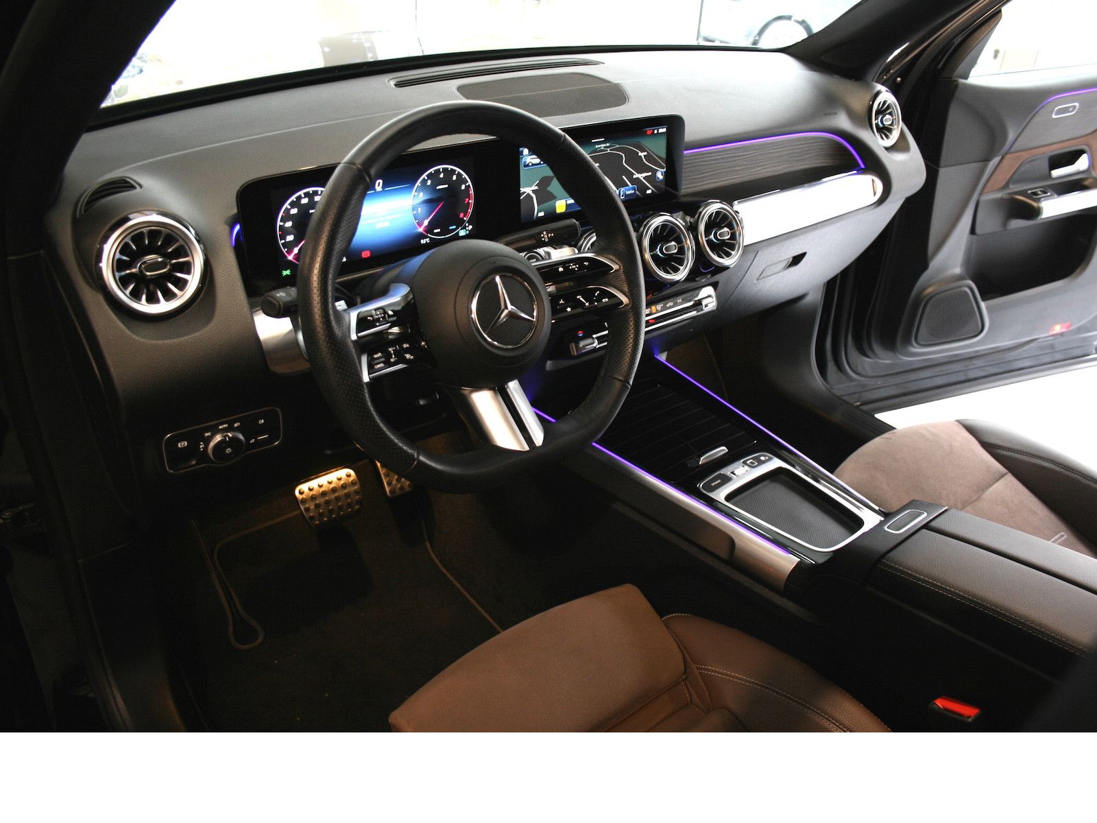 Fahrzeugabbildung Mercedes-Benz GLB 180 AMG Line Plus *Panorama-Dach*Totwinkel*