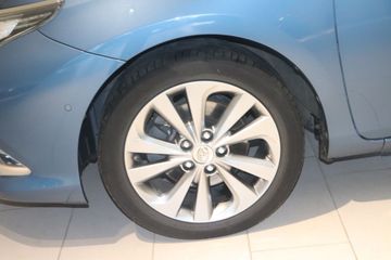 Fotografie des Toyota Auris Touring Sports Auris 1.8 VVT-i Hybrid AT Touring Sports Executi