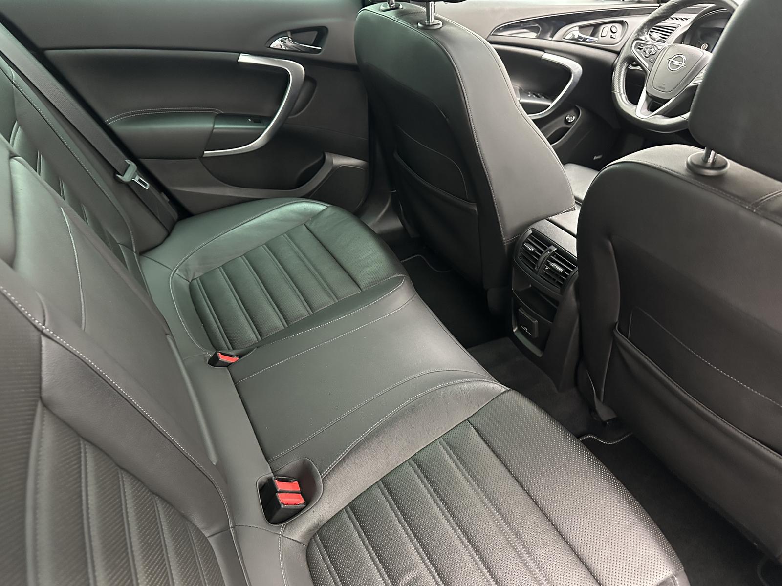 Opel Insignia Sports Tourer 2.0 Turbo 250 ch BVA – OPC Line – Toit pano Cuir ventilé
