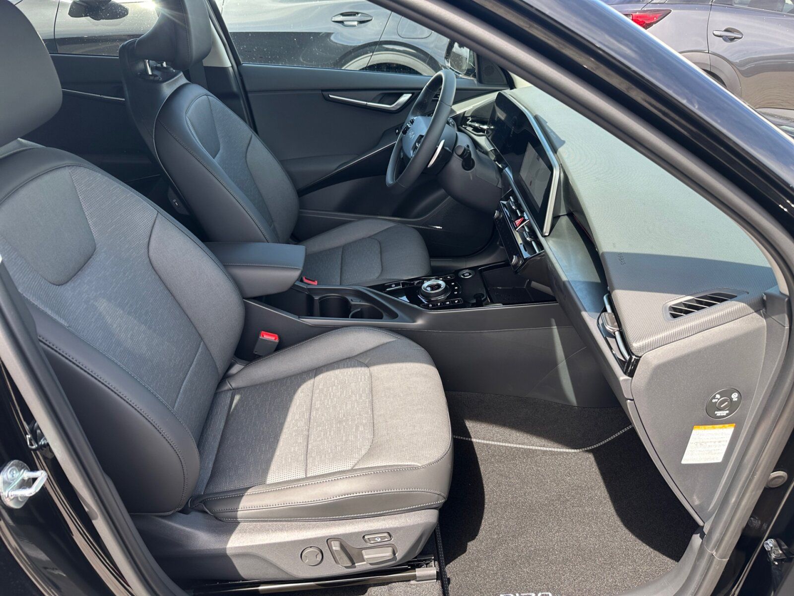Fahrzeugabbildung Kia NIRO 1.6 HEV 129 DCT SPIRIT 18Z TEC REX