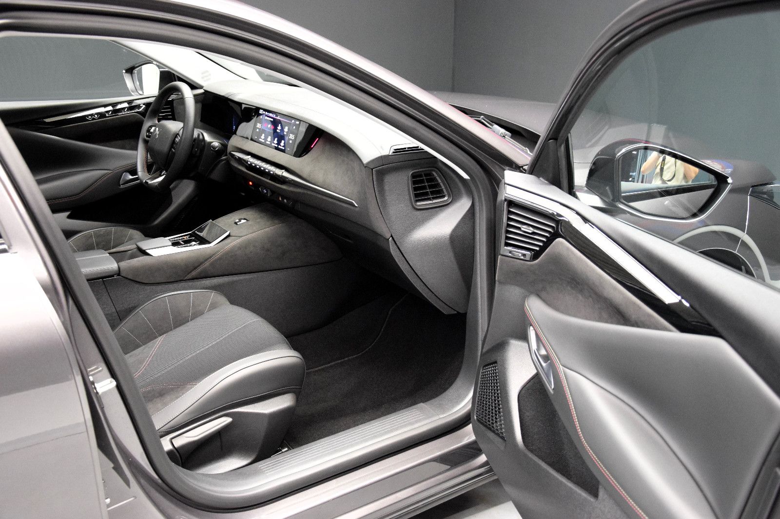 Fahrzeugabbildung DS Automobiles DS4 Performance Line Pano Sitzheizung