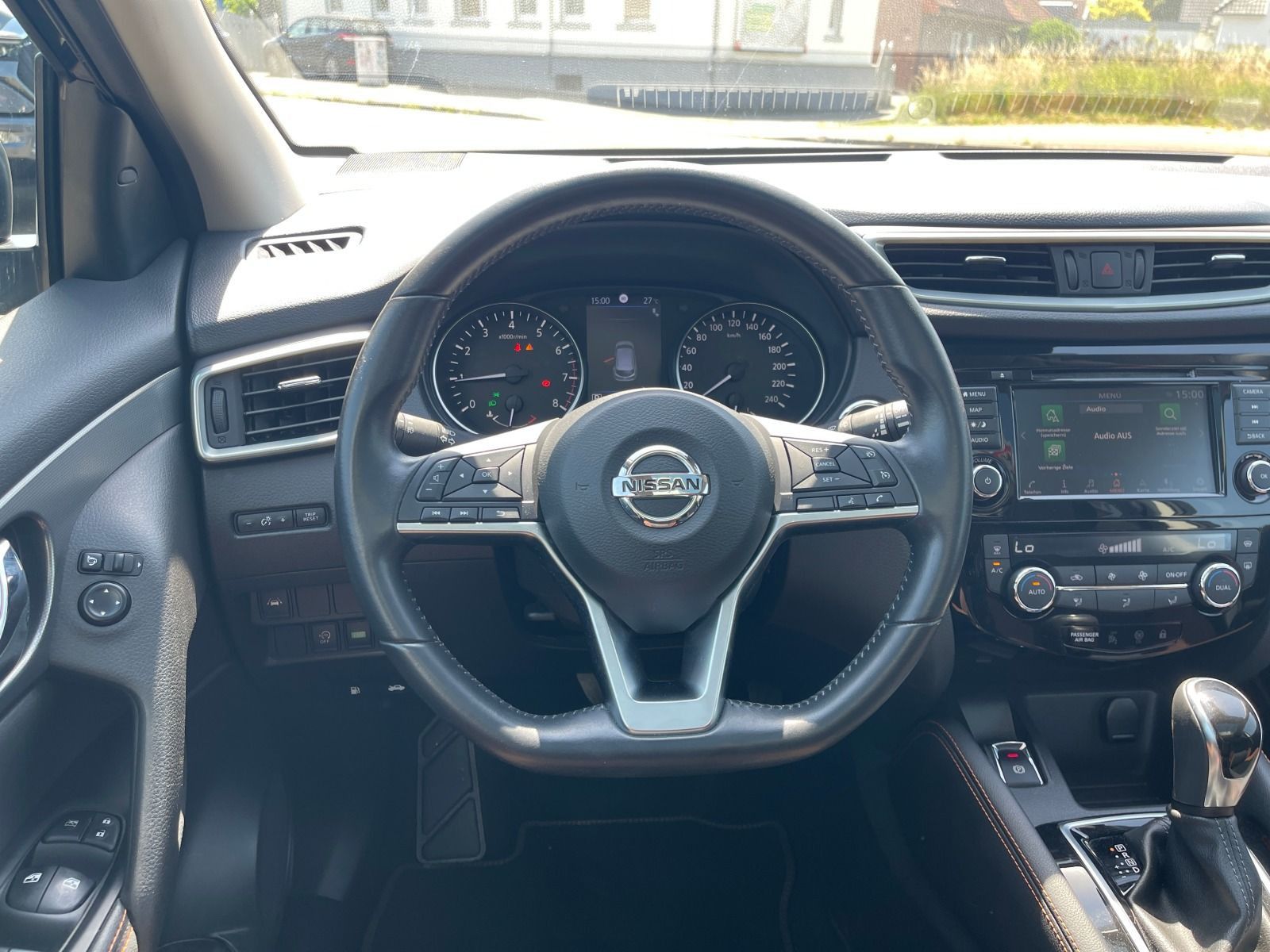 Fahrzeugabbildung Nissan Qashqai 1.3 DiG-T N-Motion 1. Hand/AHK/Pano/360°