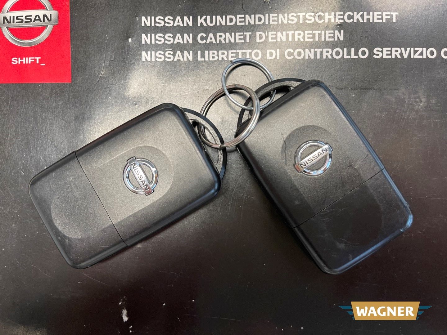 Fahrzeugabbildung Nissan Qashqai+2 Tekna 4X4 Automatik Klimaautomatik 7-S