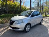 Lancia Ypsilon 1.2 69 CV 5 porte Elefantino - silberne Lancia Ypsilon