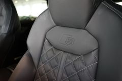 AUDI Q8 50 TDI quattro | S line | Pano | B&O | Matrix AUDI Q8 50 TDI quattro | S line | Pano | B&O | Matrix