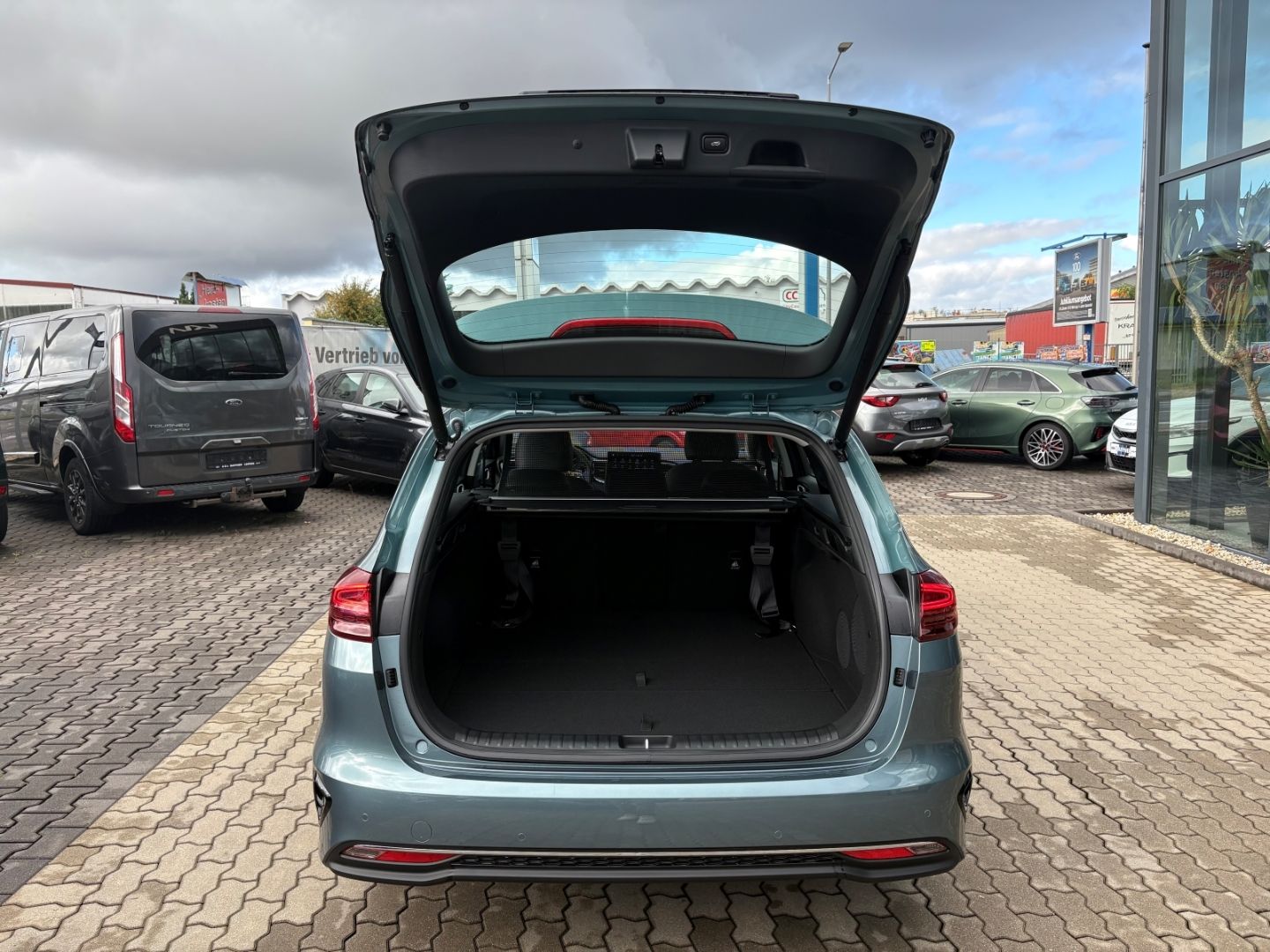 Fahrzeugabbildung Kia Ceed_sw Spirit SpurHalAss P1 P4 P5 El. Panodach