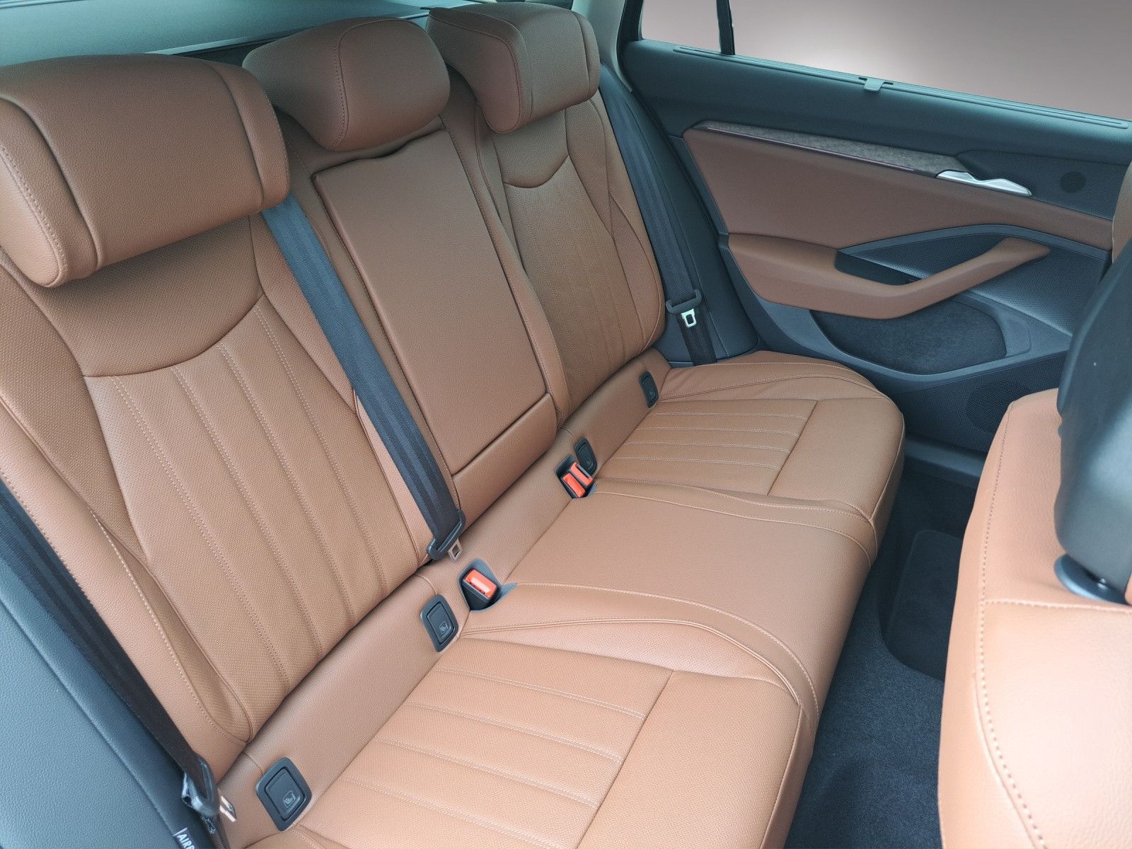 Superb Combi Selection 2.0 TDI DSG AHK SHZ