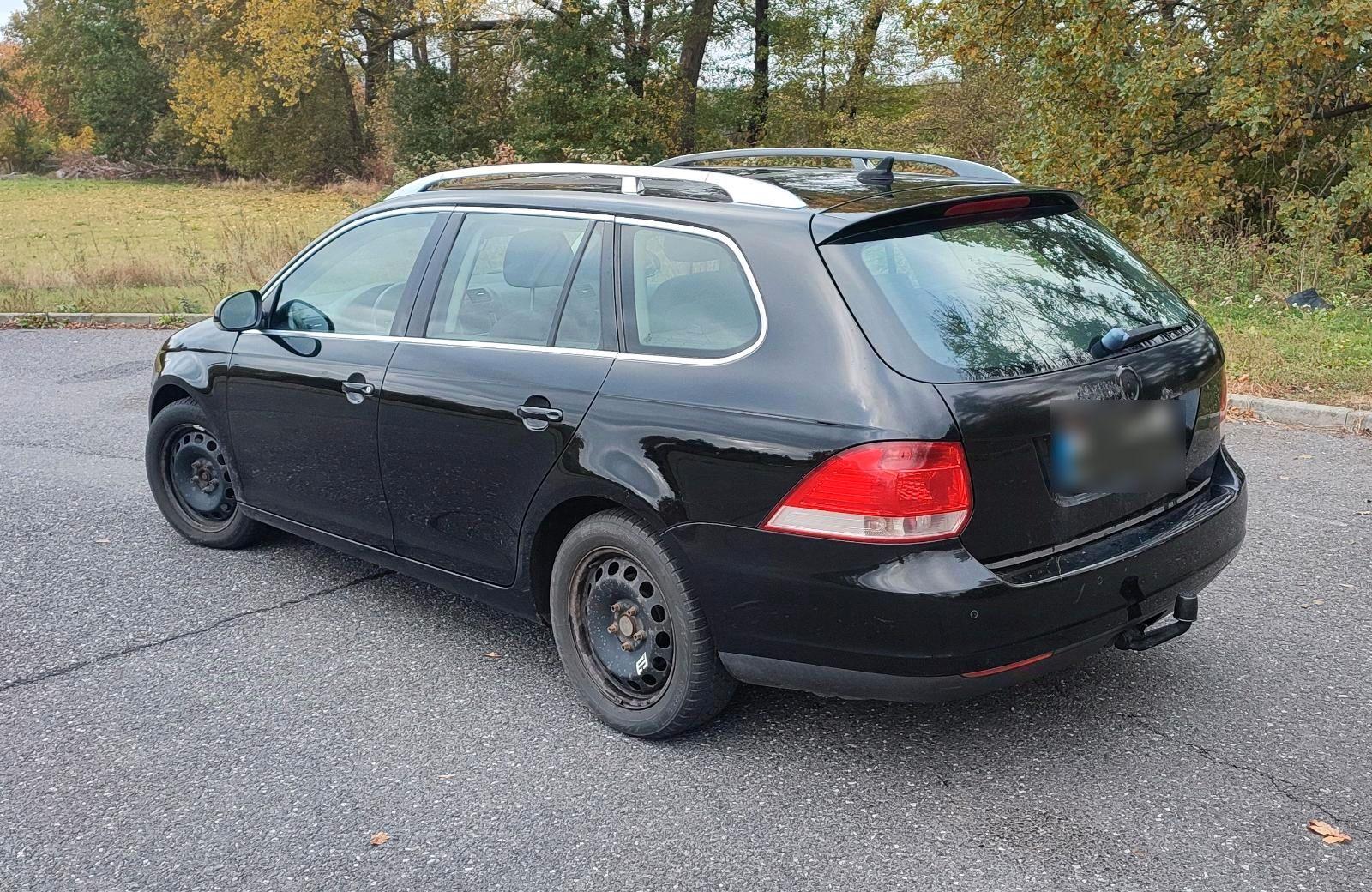 Volkswagen Golf 2009 — rear view