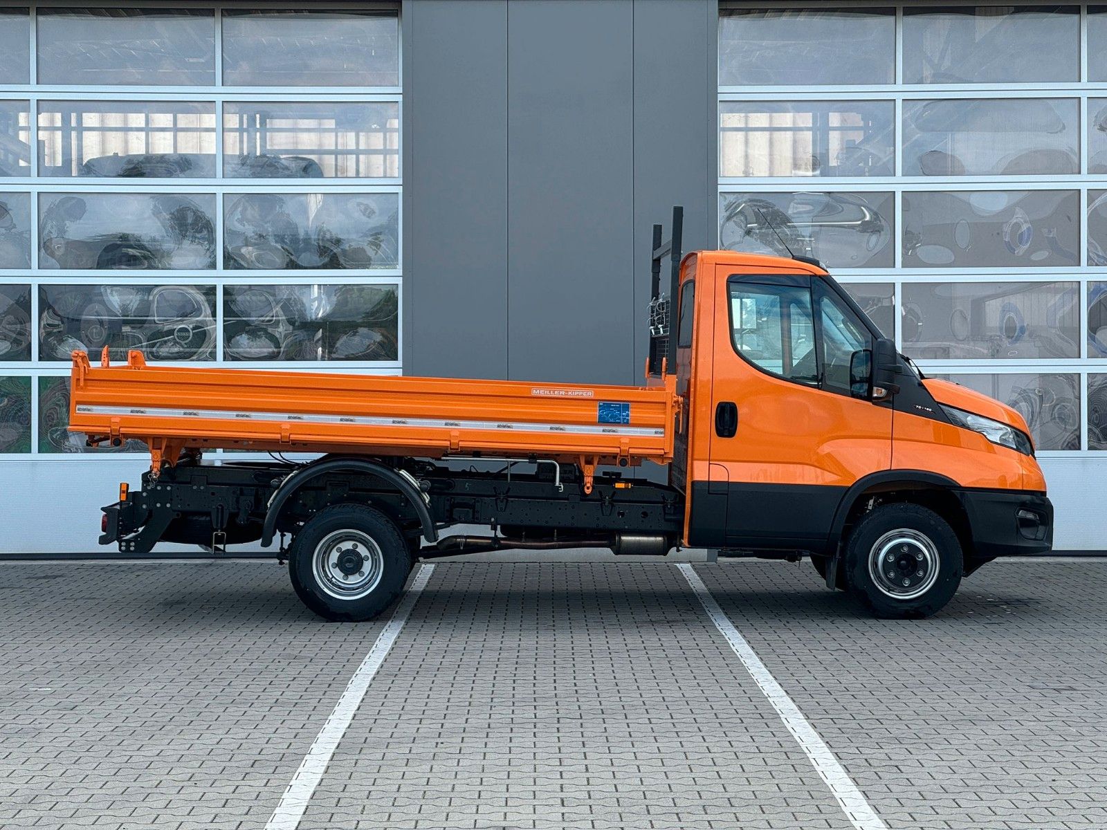 Fahrzeugabbildung Iveco Daily 70C18 MEILLER Kipper Nutzlast 3.610 Kg