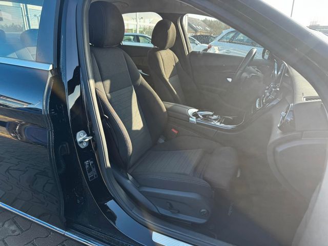 Fahrzeugabbildung Mercedes-Benz C 180 CGI Lim >AUT/NAV/LED/SHZ/PDC/KAM/Distronic