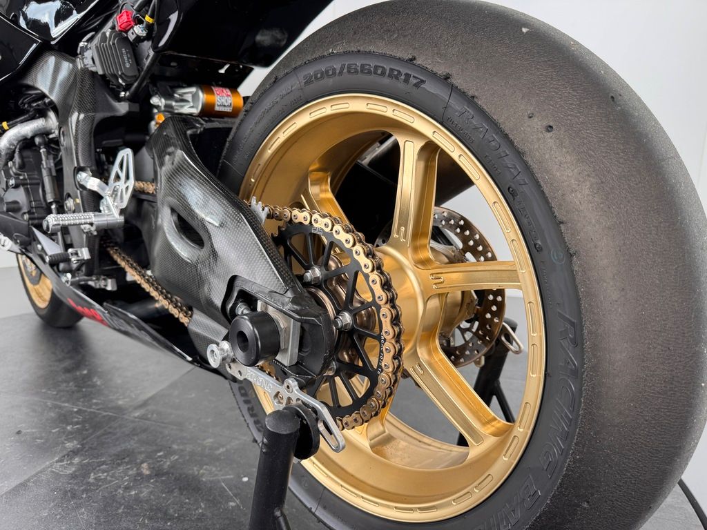 Fahrzeugabbildung Yamaha YZF-R1 RACEBIKE *ÖHLINS *AKRA *H2O *UVM.