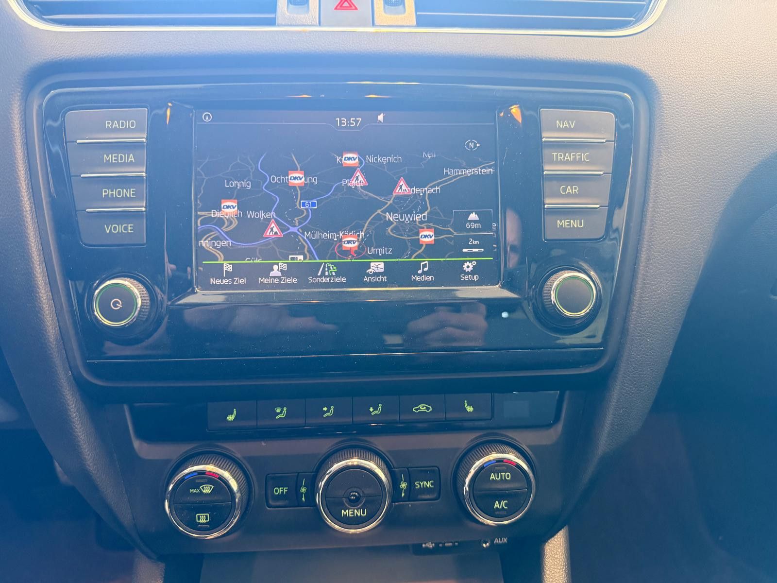Fahrzeugabbildung SKODA Octavia Combi Ambition/ 1.HAND / NAVI/KLIMA/