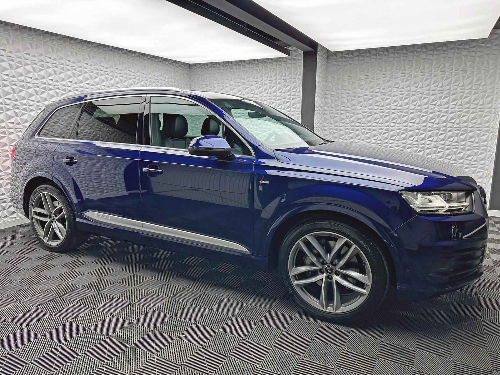 Fahrzeugabbildung Audi Q7 50 TDI S-LINE PLUS/MATRIX/ACC/LUFT/STHZ/NIGHT