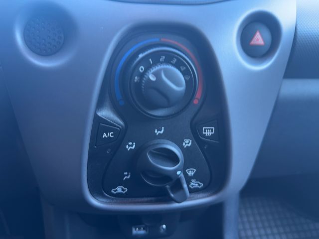 Foto Nummer 17: PEUGEOT 108