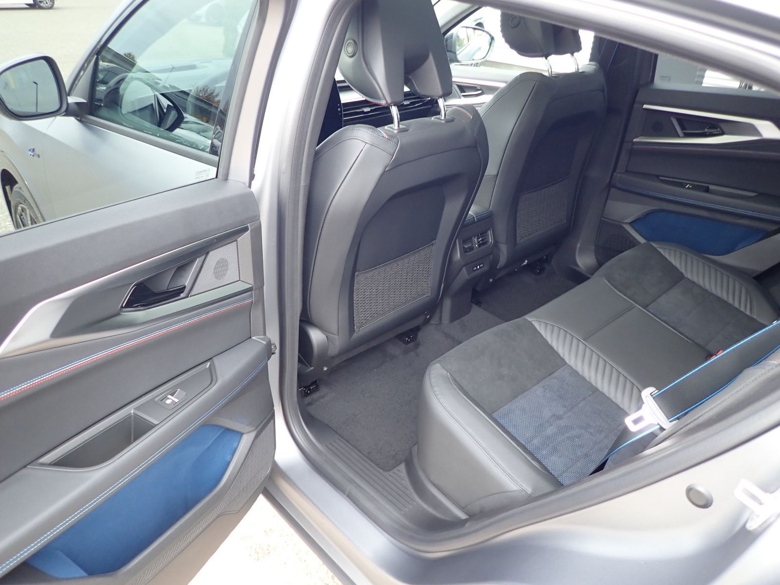 Fahrzeugabbildung Renault Rafale Esprit Alpine Full Hybrid E-Tech 200