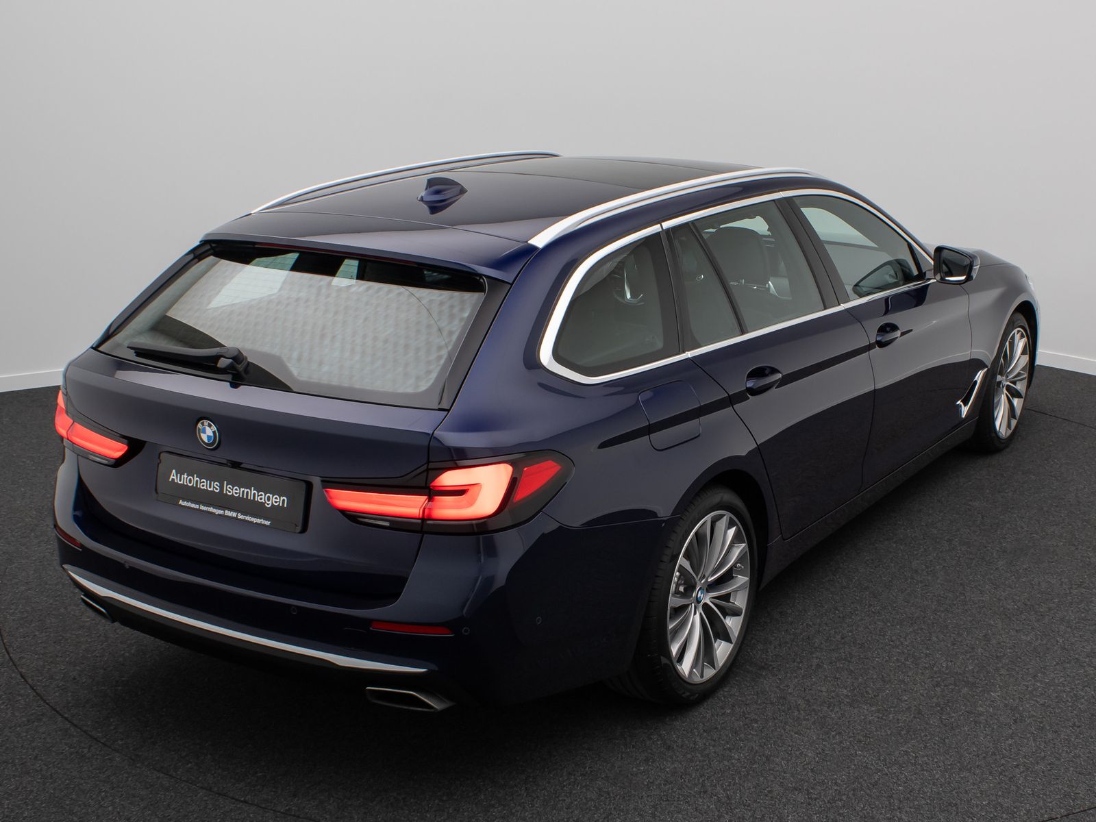 Fahrzeugabbildung BMW 530d xD Luxury Line HUD DAB AHK Panorama H/K 19"