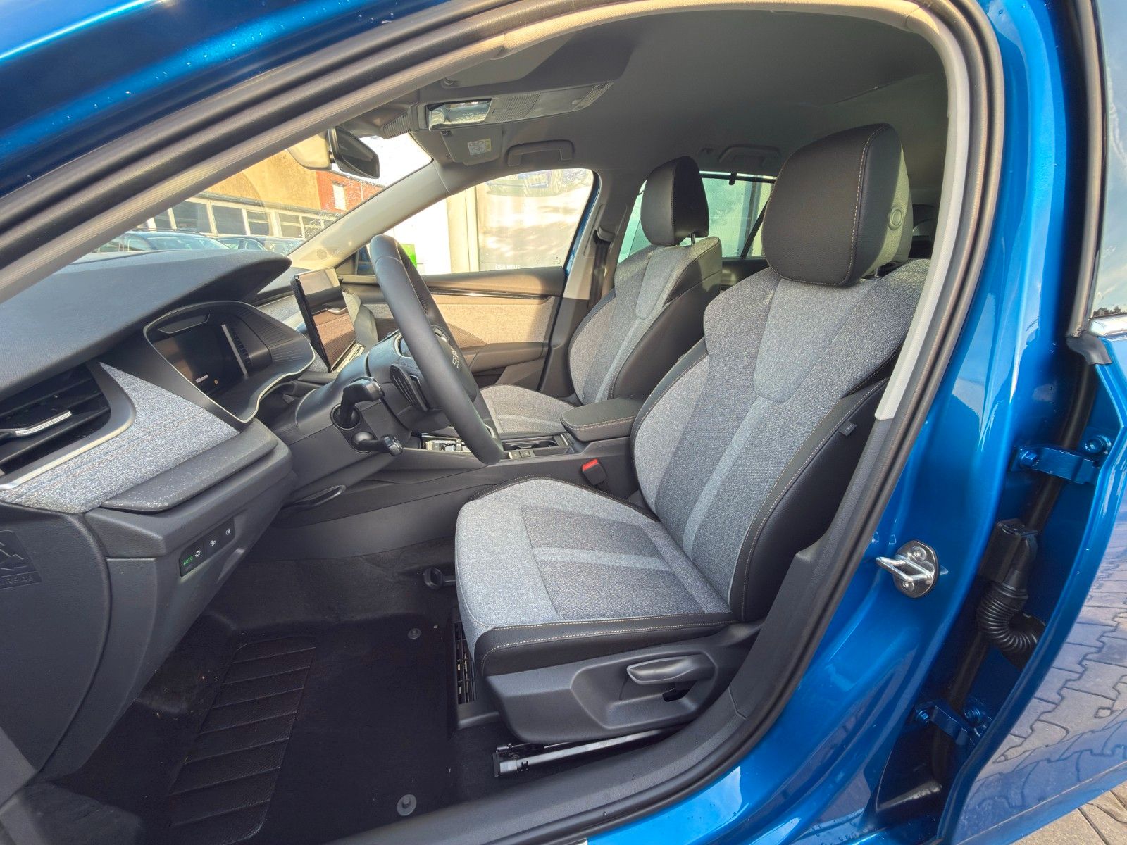 Fahrzeugabbildung SKODA Octavia Combi Balance 1,5 TSI mHEV 110 kW 7-Gang