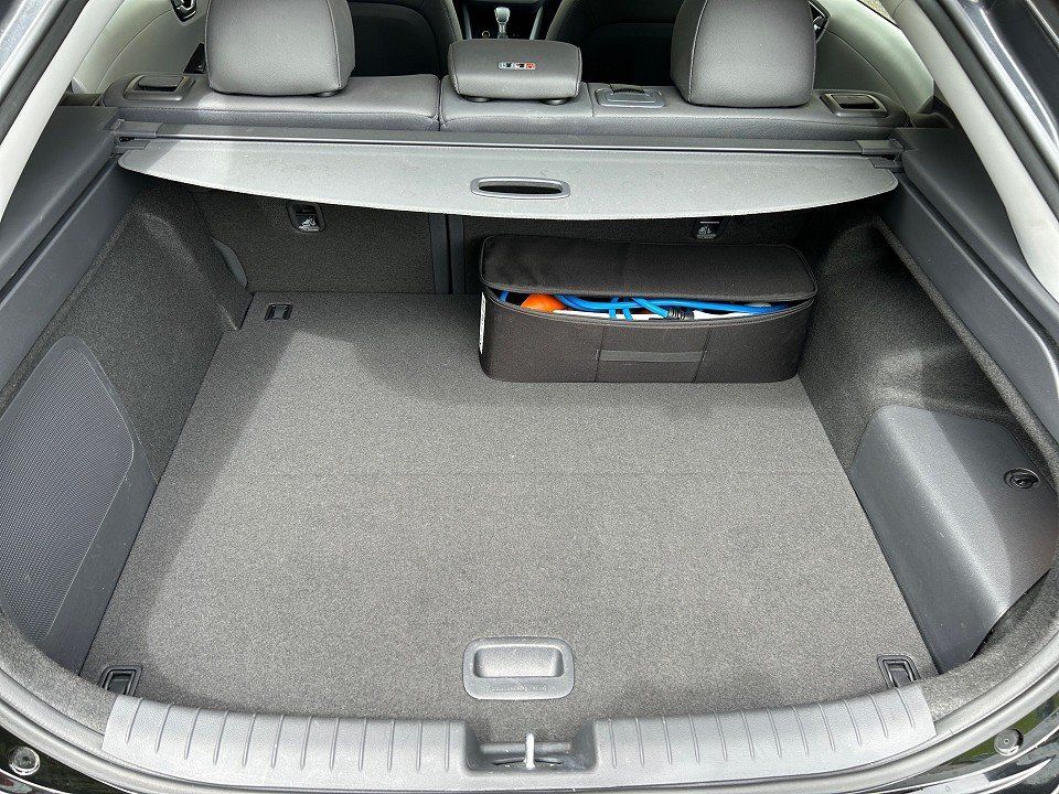 Fahrzeugabbildung Hyundai IONIQ FL PLUG-IN PREMIUM LEDER+LED+NAV+CARPLAY++