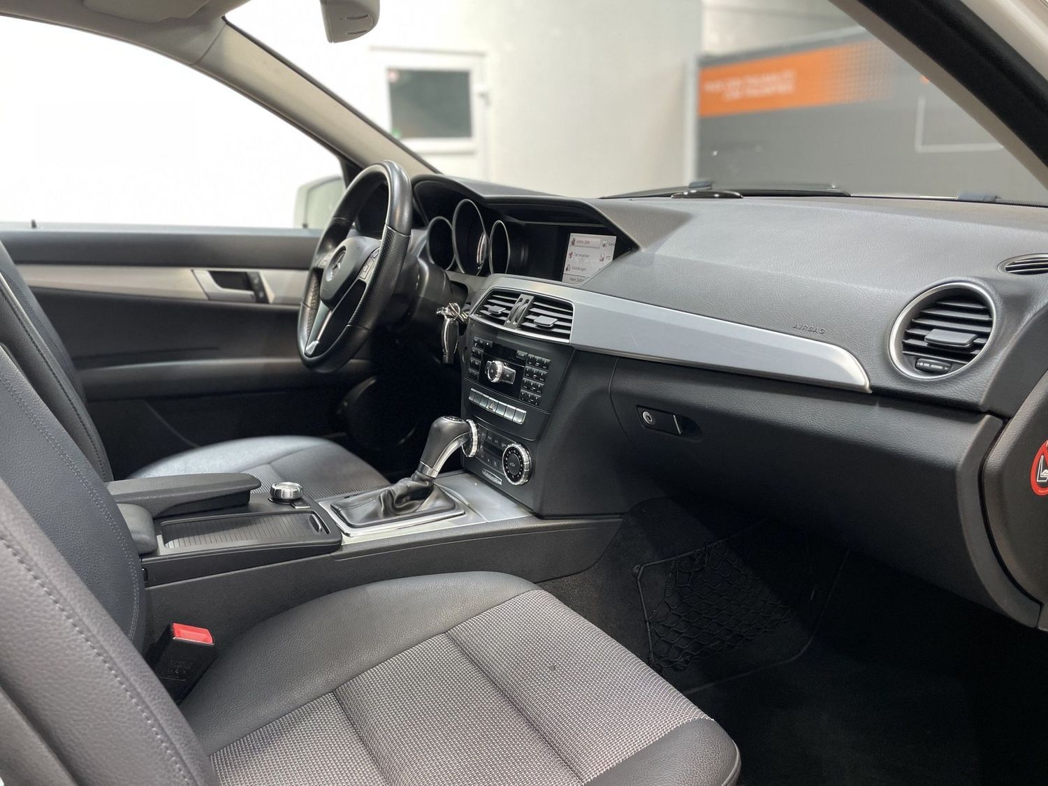 Fahrzeugabbildung Mercedes-Benz C 200 T CGI BlueEfficiency #Tempomat#PDC#Navi
