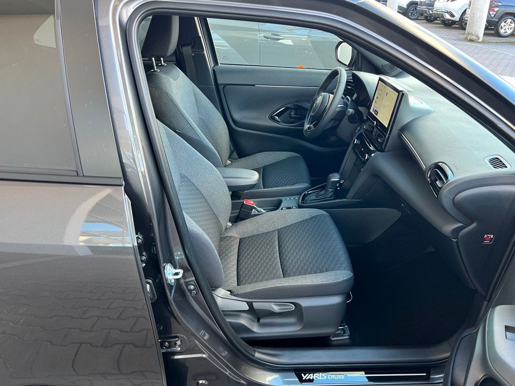 Fahrzeugabbildung Toyota Yaris Cross 1.5 E FWD Teamplayer KlimaA,LED,Navi