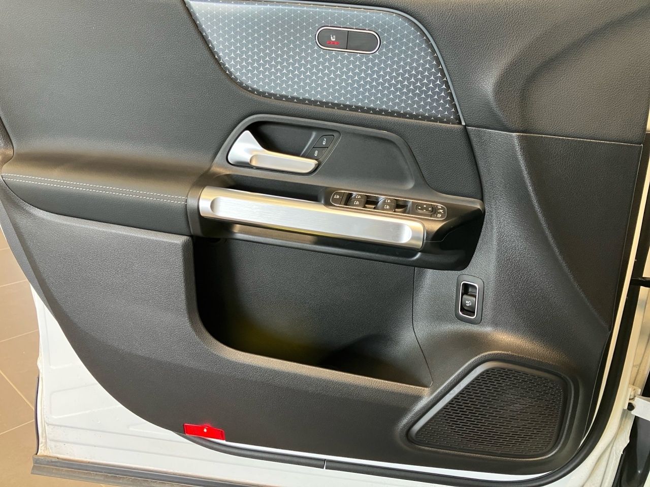 Fahrzeugabbildung Mercedes-Benz EQB 250+ BONUS+PANORAMA+360°+DISTRONIC+CARPLAY++