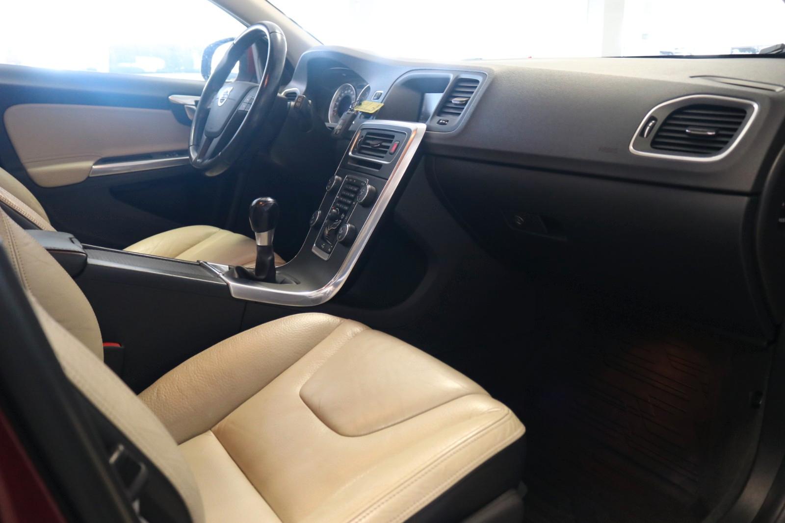 Volvo V60 2011 — photo 31