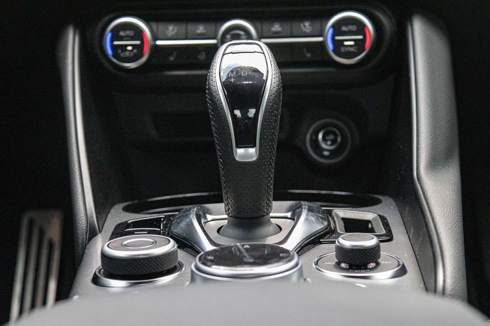 Fahrzeugabbildung Alfa Romeo Giulia MY24 Veloce 2.0T vom AR Vertragshändler