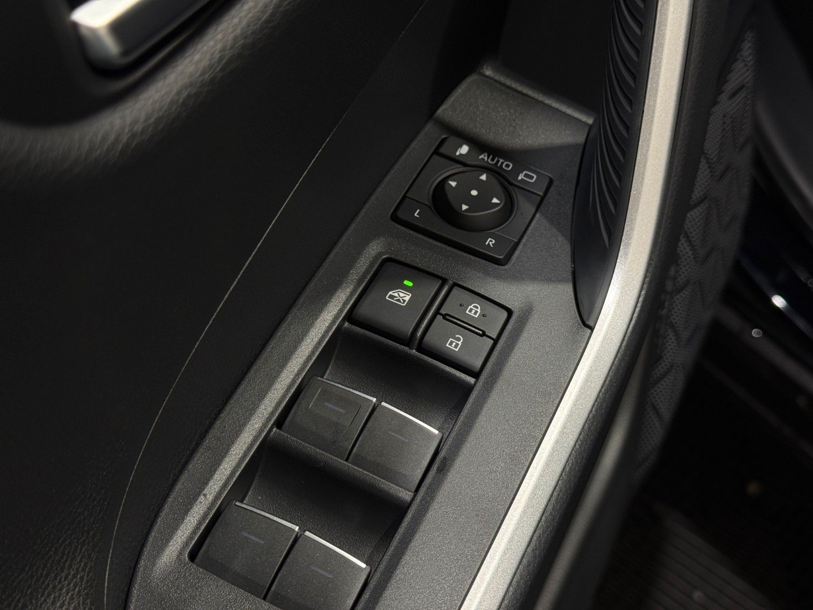 Fahrzeugabbildung Suzuki Across 2.5 Plug-In Hybrid Comfort+ E-Four