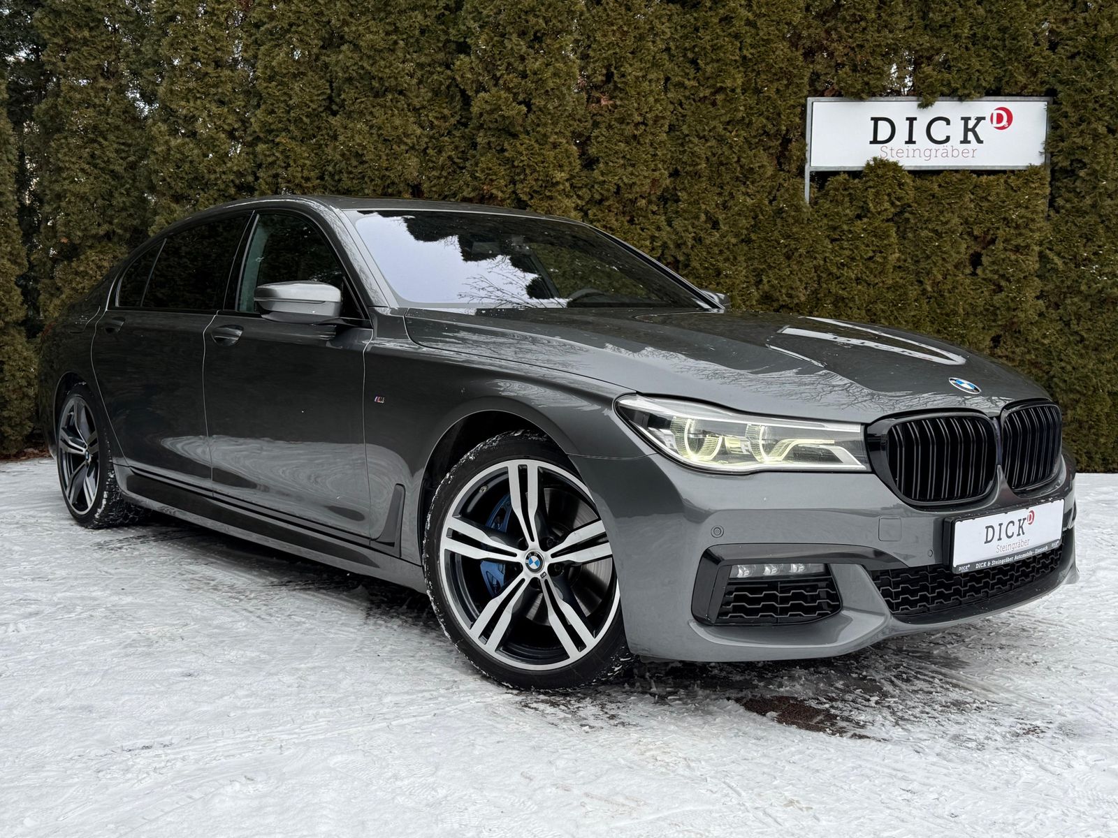 Fahrzeugabbildung BMW 750 L d xDrive M Paket LED+NAV+SHZ+MEMO+PANO+KAM