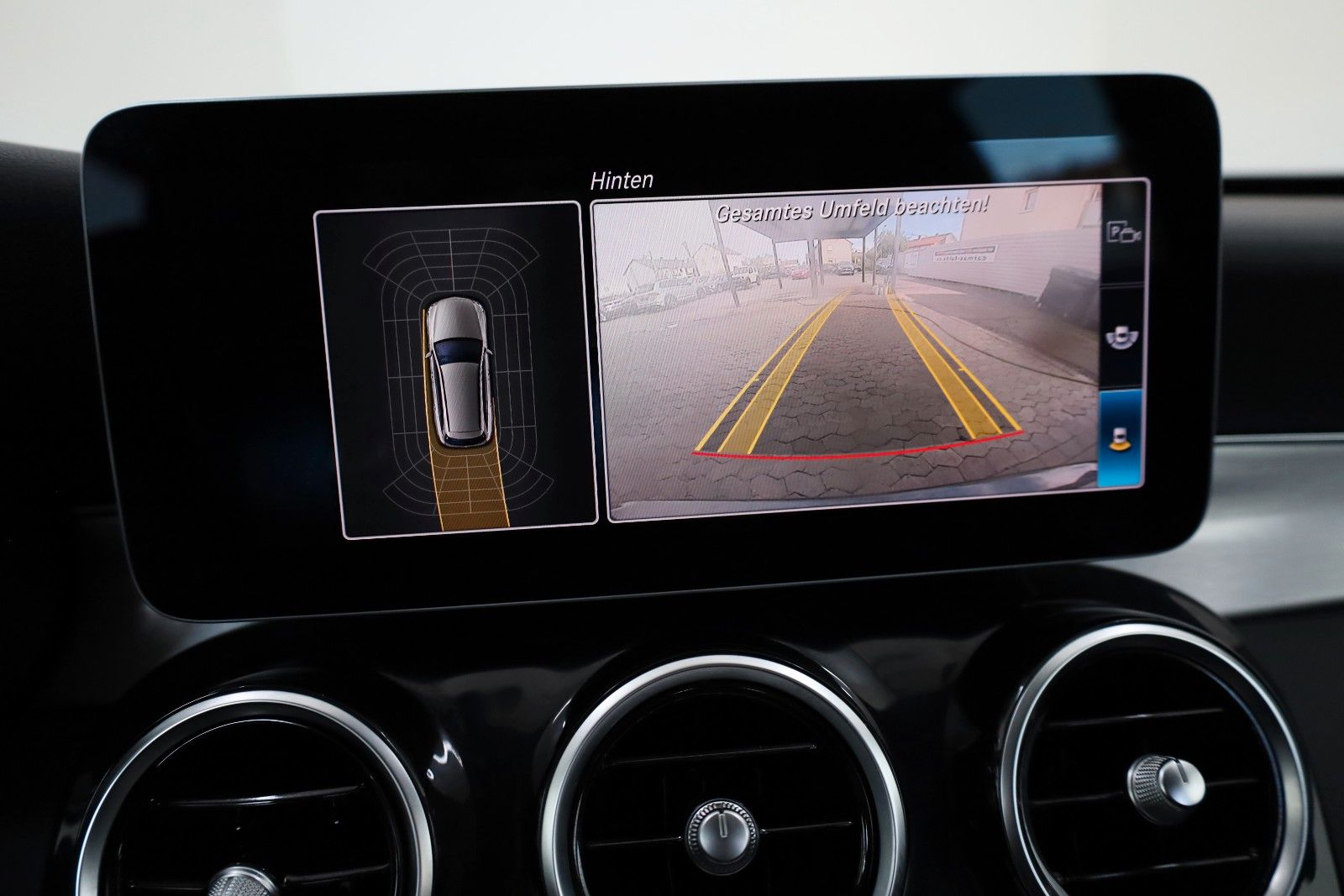 Fahrzeugabbildung Mercedes-Benz C 180 T-Modell,T.Leder,Navi,LED,SH,Kamera,ACC