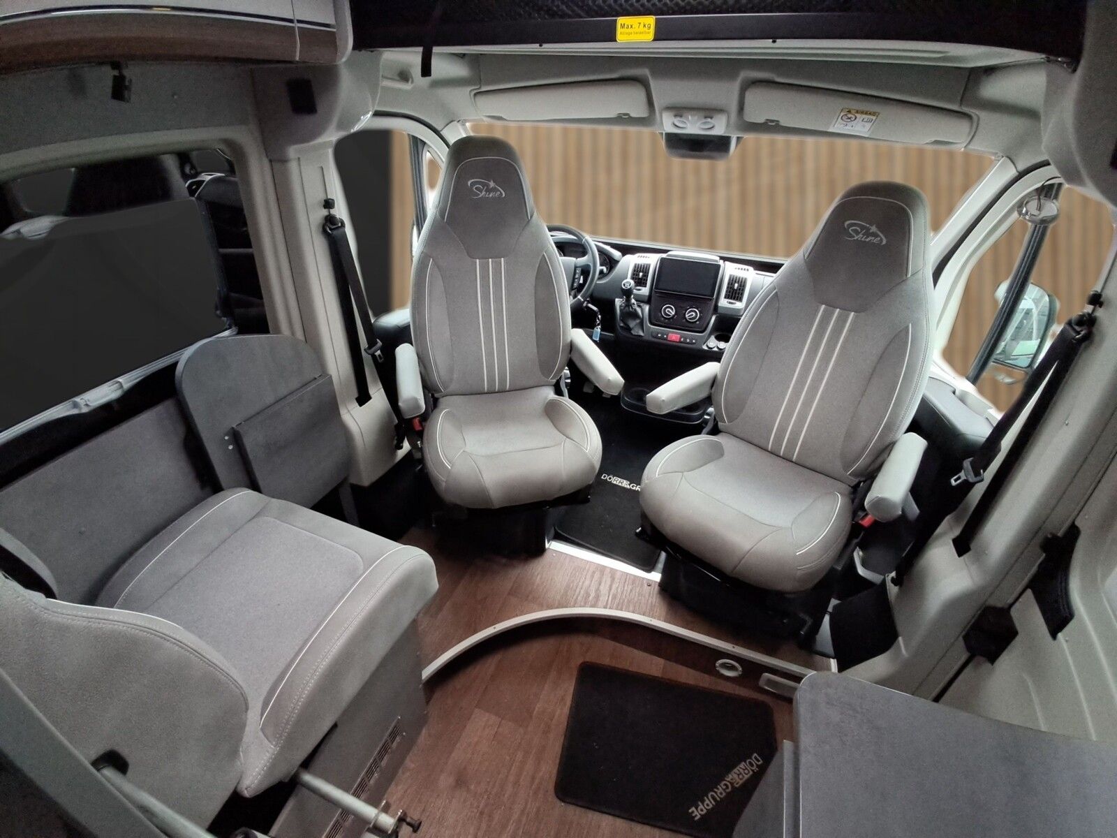 Fahrzeugabbildung Pössl Summit Shine 600 L Citroen 140 PS Mark/Solar/AHK