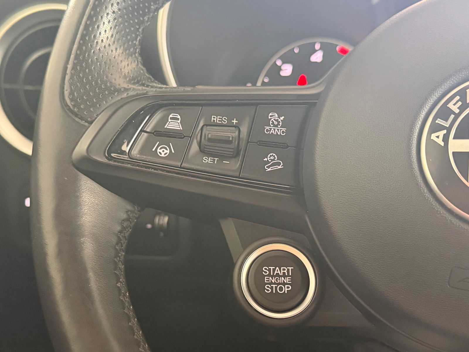 Fahrzeugabbildung Alfa Romeo Stelvio Ti Q4/MEMORY/NAVI/KAMERA/ACC/KLIMA