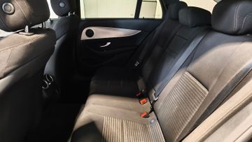 Mercedes E 200 - 4