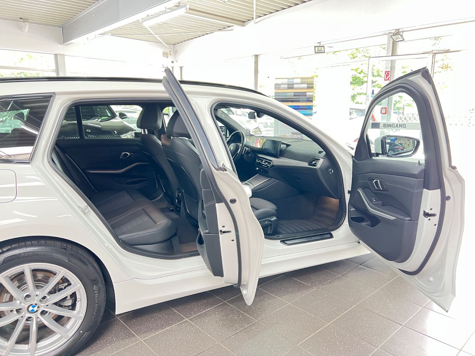 BMW 318 d Touring AHK+DA+ACC+HuD+KEYLESS+PARK ASSIST foto 14