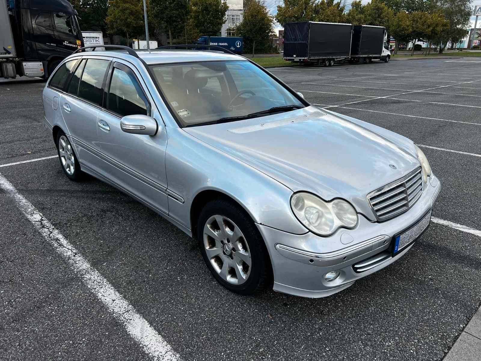 Mercedes-Benz C220 2005 — салон