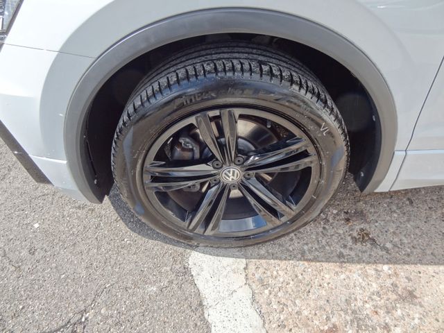 Fahrzeugabbildung Volkswagen Tiguan Allspace/2 x R-Line/Navi/AHK/DSG/Allrad/