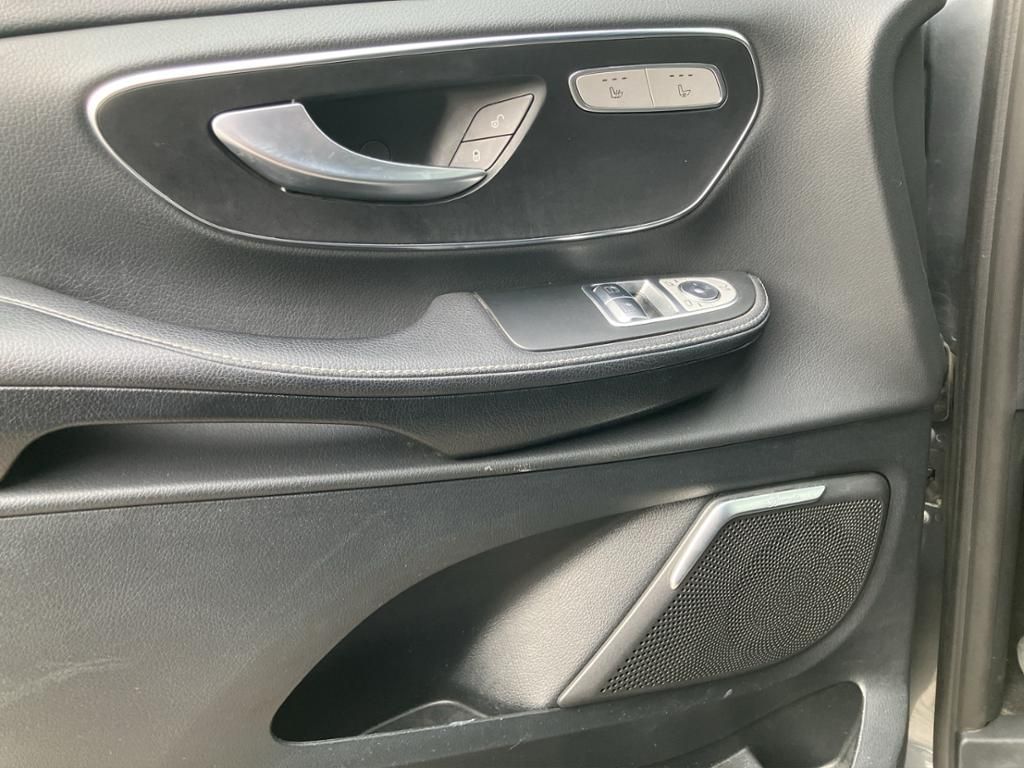 Fahrzeugabbildung Mercedes-Benz V 300 d 4MATIC AVANTGARDE EDITION Lang AHK*Leder