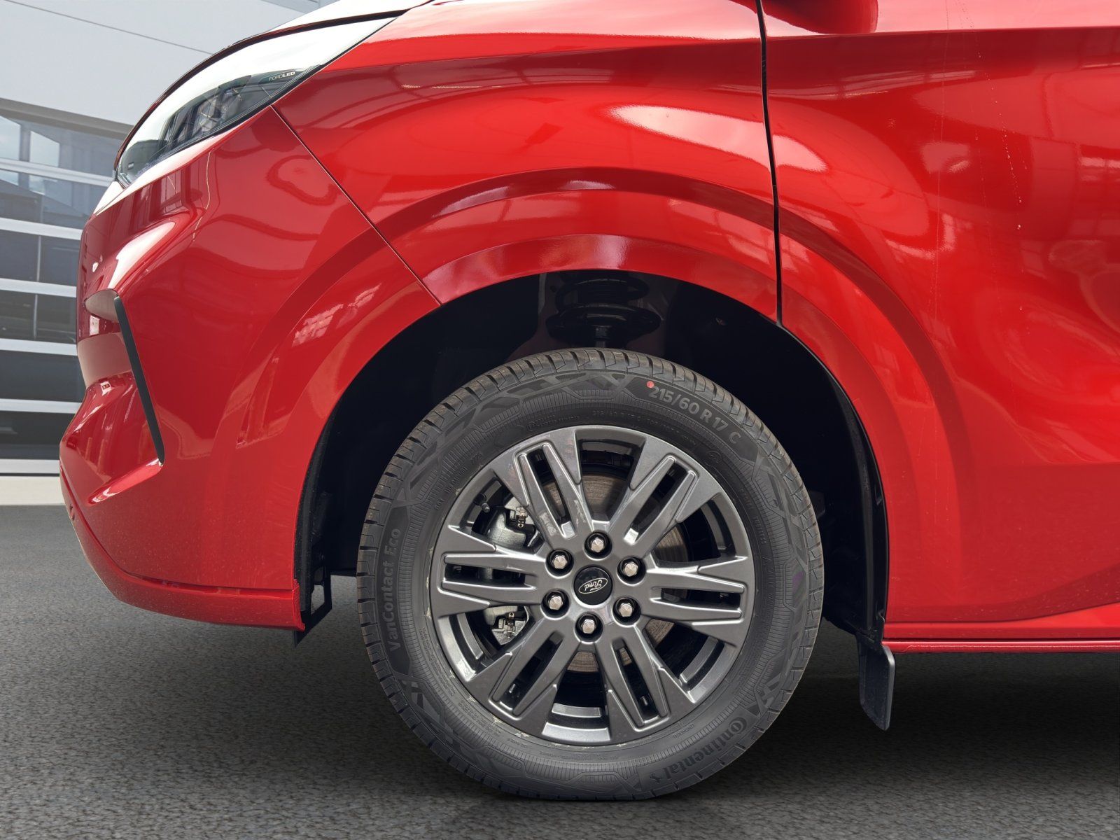 Fahrzeugabbildung Ford Tourneo Custom 2.0 Ecoblue 320 L1 Tourneo Titani