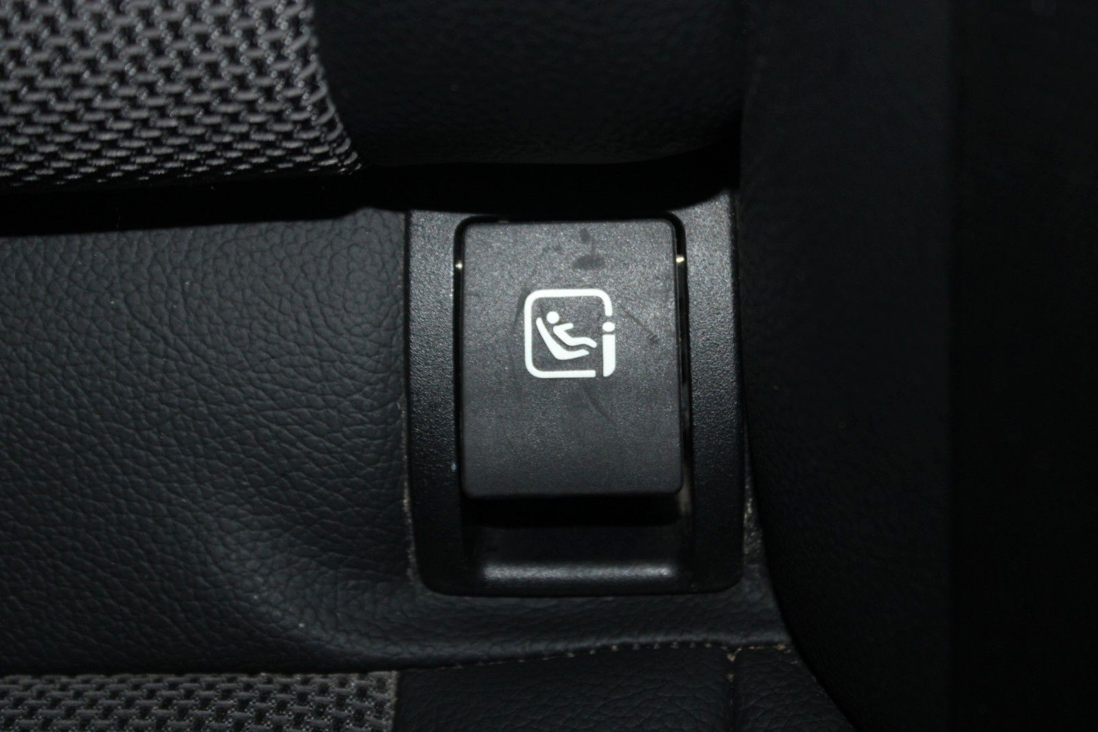 Fahrzeugabbildung Mercedes-Benz C 200 T 9-G Tronic Avantgarde MHEV LED AHK CAM