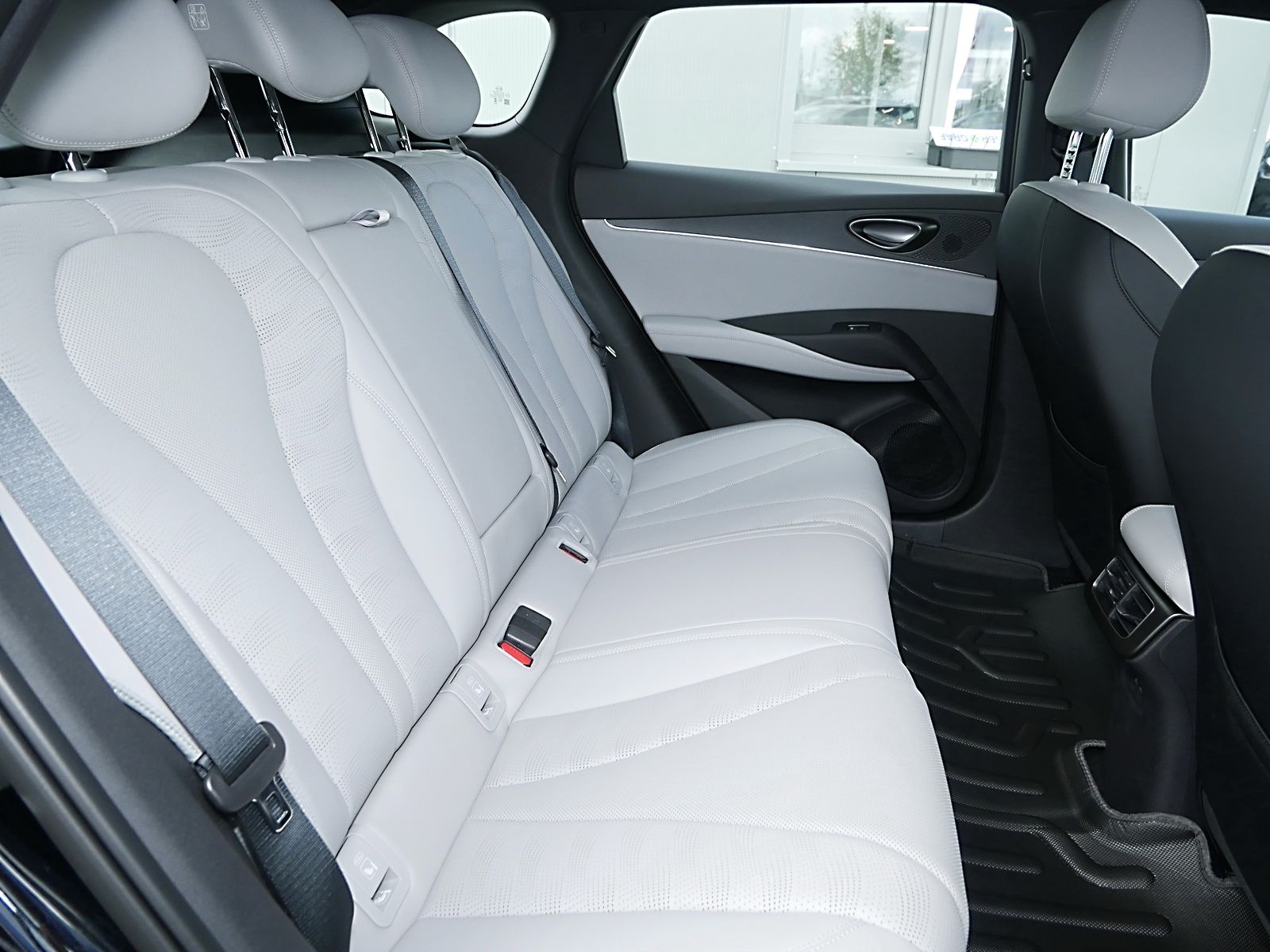 BYD SEAL 6