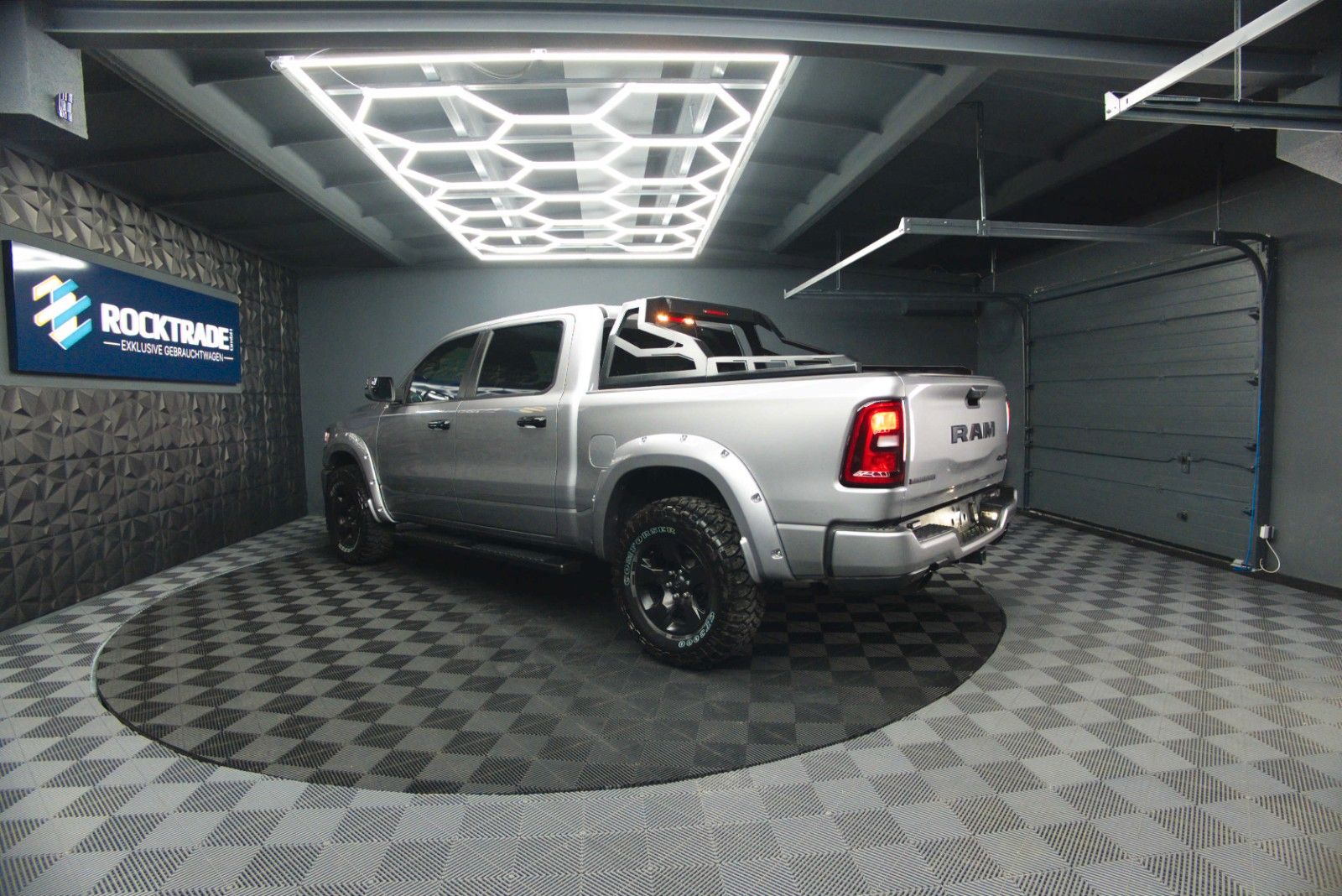 Fahrzeugabbildung Dodge RAM 3.0 MY 25 TWIN TURBO Offroad Night ACC 19%