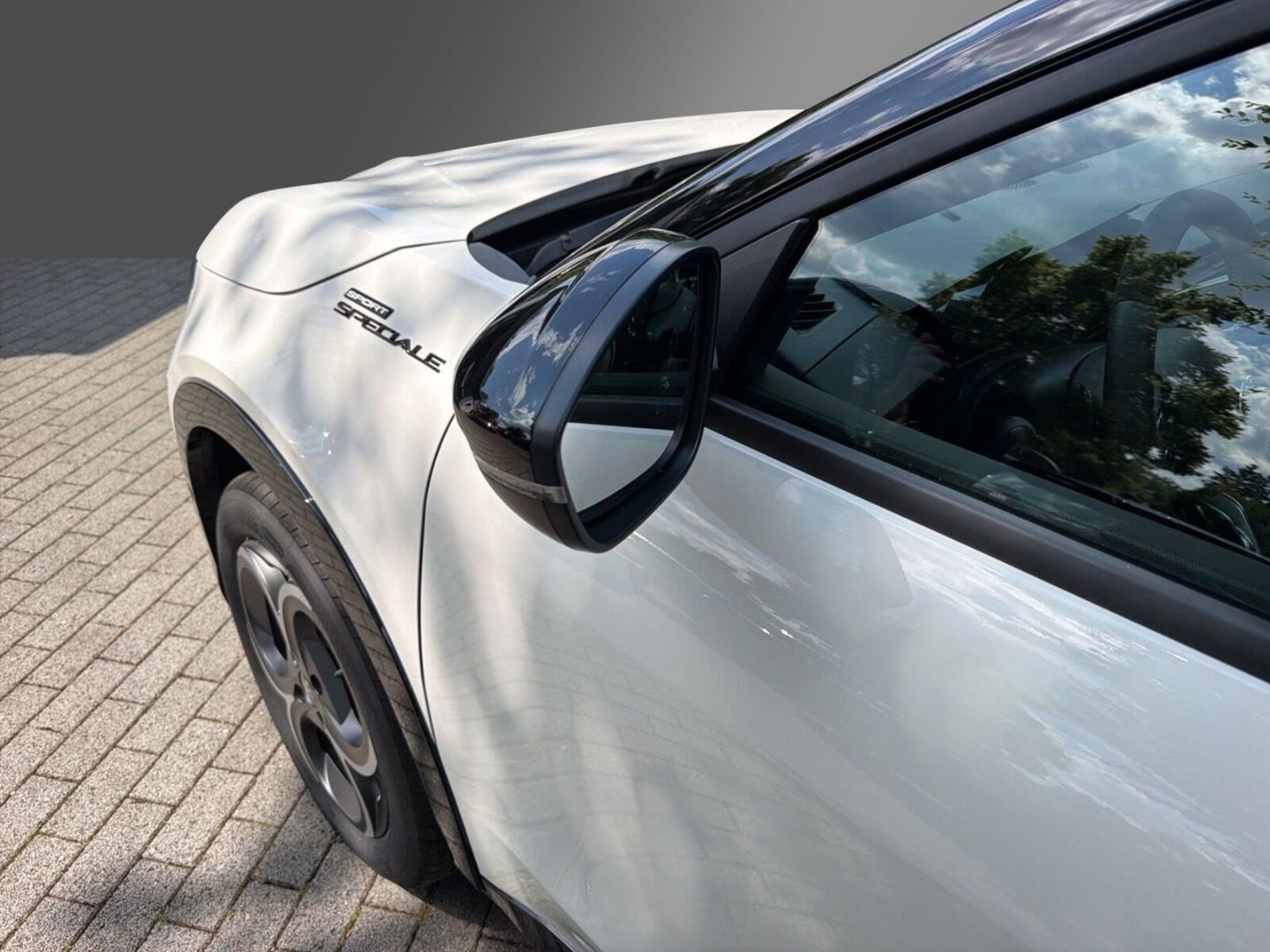 Fahrzeugabbildung Alfa Romeo Junior Ibrida Sport Speciale 1,2 VGT 107kW MY26