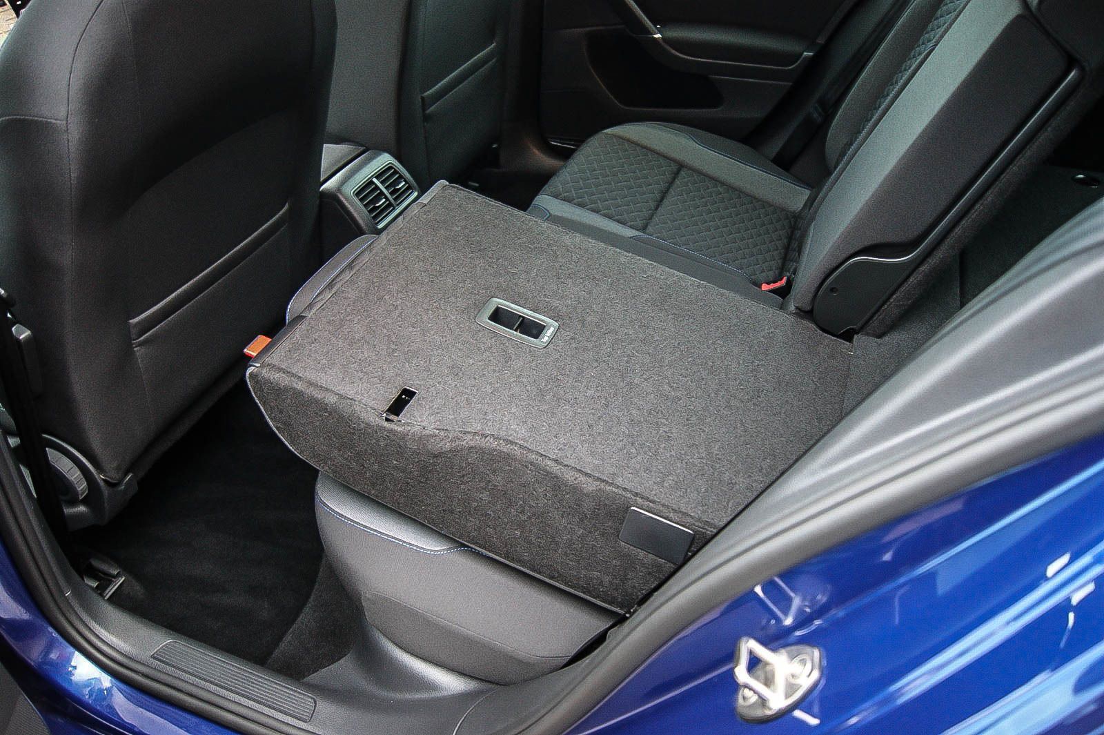 Fahrzeugabbildung Volkswagen Golf VII Variant 1.0 TSI Join NAVI PDC SZHG AHK