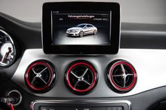 MERCEDES-BENZ CLA 45 AMG 4Matic*Bi-Xenon*Kamera*Navi*18"*