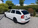 Skoda Octavia 2.0 TDI DSG RS Combi RS - Skoda Octavia aus 2011: Kombi