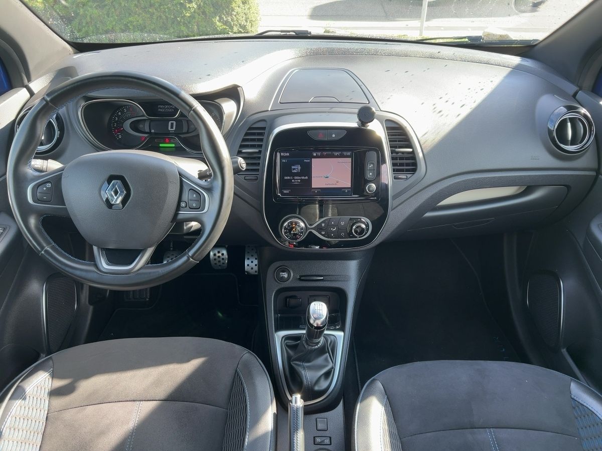 Fahrzeugabbildung Renault Captur Version S TCe 150 GPF ABS Fahrerairbag ES - mit KI generiert/bearbeitet