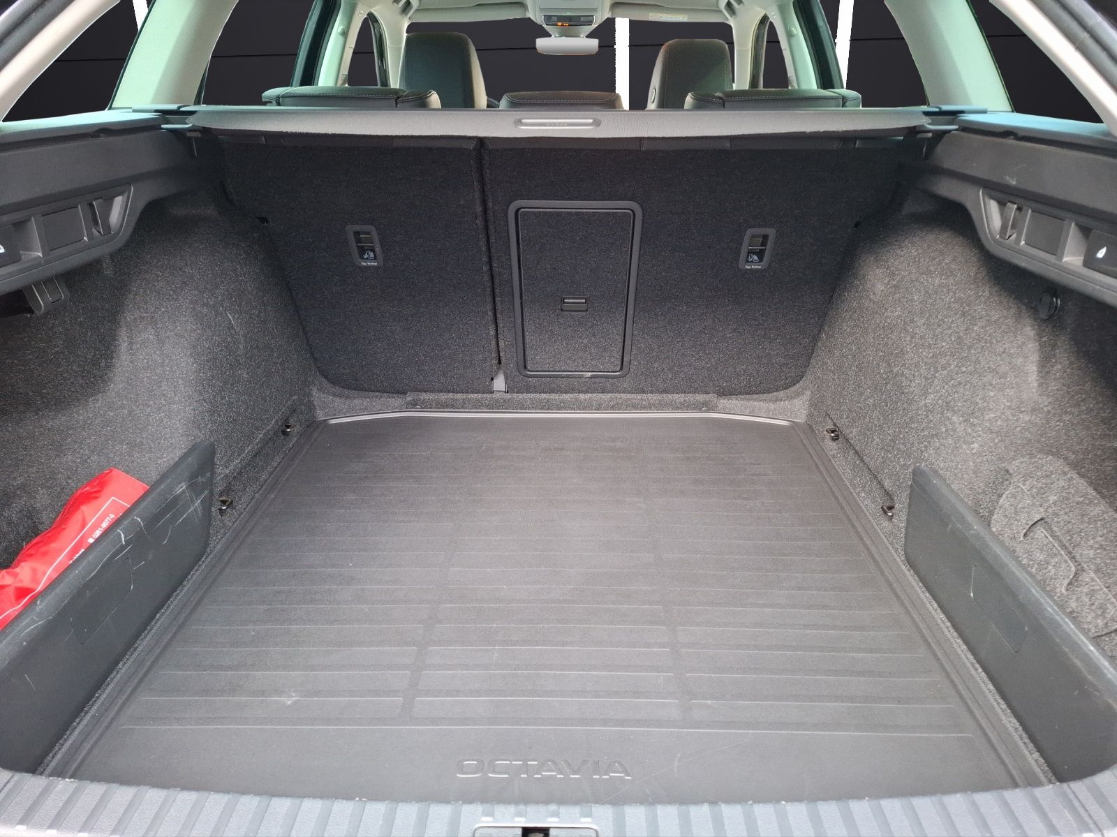 Fahrzeugabbildung SKODA Octavia Combi TDI First-Edition DSG Matrix Navi